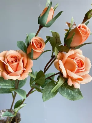 Kunstige Rosegrener i Silke med Blader