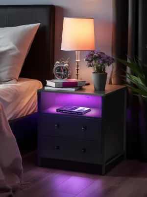 27" bredt nattbord i tre med LED-lys, 2 skuffer og ladestasjon