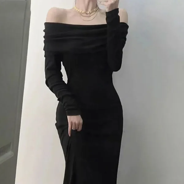 Langermet Damekjole – One-Shoulder Stil med Langt Skjørt