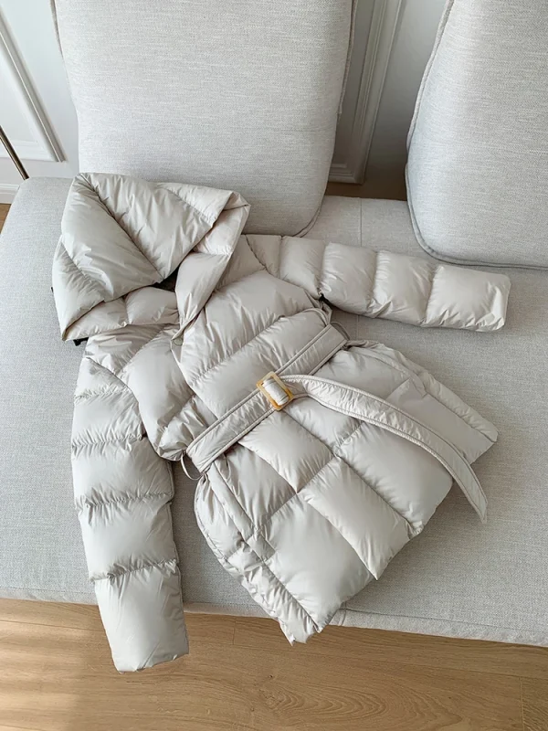 2025 vinterdunjakke for dame – ultralett, varm kort parkas med hette, belte og plus size.