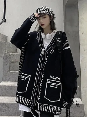 2023 Spring and Autumn Cardigan Korean Loose Graffiti V-neck Long Sleeved Japanese Retro Lazy Hong Kong Style All-match Sweaters